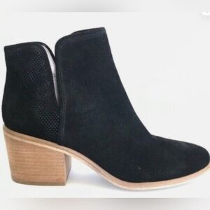 Hinge Barris Lea Black Suede V Notch Side Cutout Block Heel Ankle Bootie Size 9